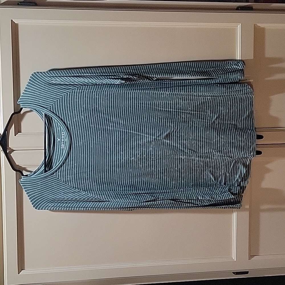 American Eagle shirt